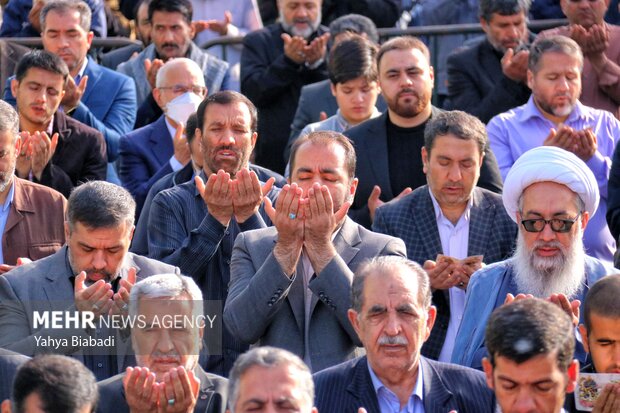 اقامه نماز عید قربان به امامت آیتالله غفوری در مسجد جامع کرمانشاه