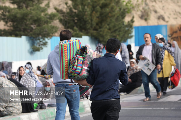 نماز عید سعید فطر صبح امروز شنبه ۲ اردیبهشت ماه ۱۴۰۲ همزمان با سراسر کشور، به امامت حجت الاسلام میرشاه ولد در میدان بهرود واقع در غرب تهران برگزار شد