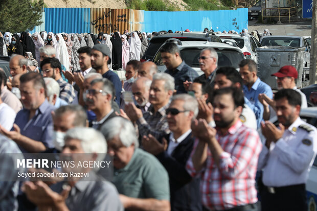 نماز عید سعید فطر صبح امروز شنبه ۲ اردیبهشت ماه ۱۴۰۲ همزمان با سراسر کشور، به امامت حجت الاسلام میرشاه ولد در میدان بهرود واقع در غرب تهران برگزار شد