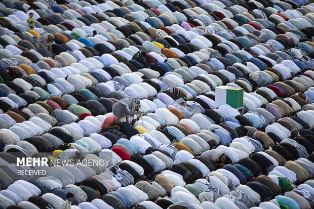 اقامه نماز عید فطر در کربلای معلی