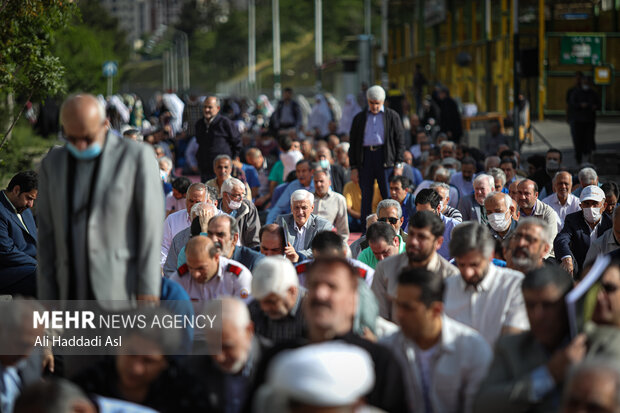 نماز عید سعید فطر صبح روز شنبه ۲ اردیبهشت ۱۴۰۲ در شهرک اکباتان تهران اقامه شد