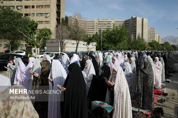 نماز عید سعید فطر صبح روز شنبه ۲ اردیبهشت ۱۴۰۲ در شهرک اکباتان تهران اقامه شد