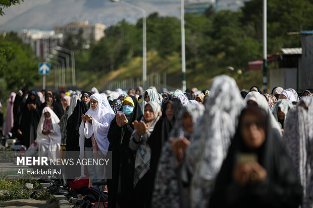 نماز عید سعید فطر صبح روز شنبه ۲ اردیبهشت ۱۴۰۲ در شهرک اکباتان تهران اقامه شد