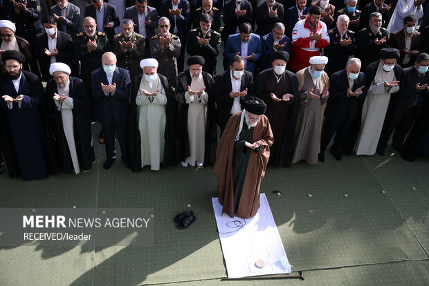 صلاة عيد الفطر بإمامة قائد الثورة