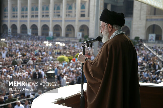 صلاة عيد الفطر بإمامة قائد الثورة