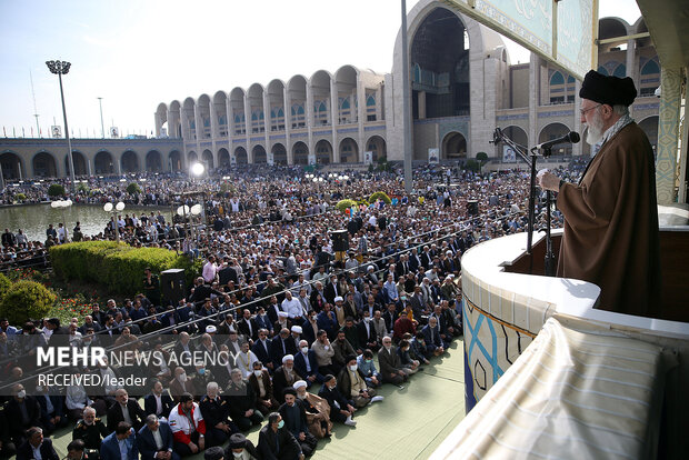 صلاة عيد الفطر بإمامة قائد الثورة