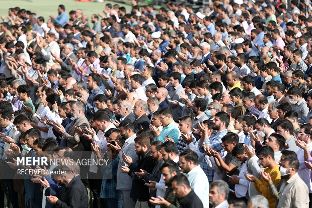 صلاة عيد الفطر بإمامة قائد الثورة