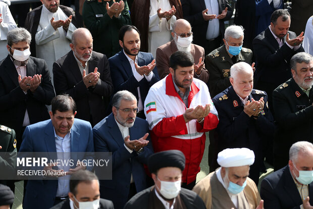 صلاة عيد الفطر بإمامة قائد الثورة