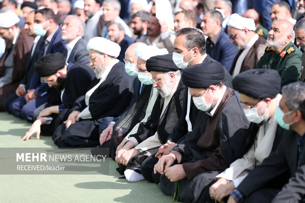 صلاة عيد الفطر بإمامة قائد الثورة