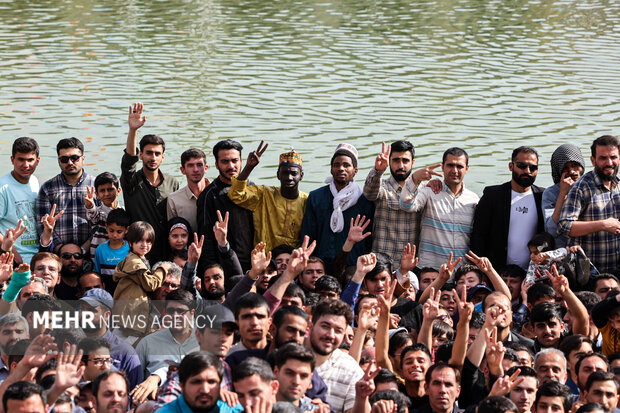 صلاة عيد الفطر بإمامة قائد الثورة