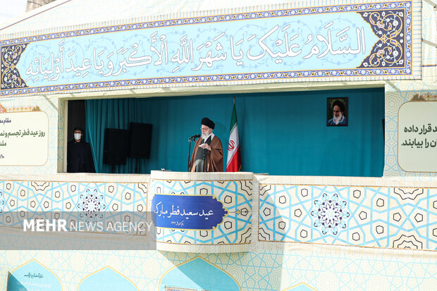 صلاة عيد الفطر بإمامة قائد الثورة