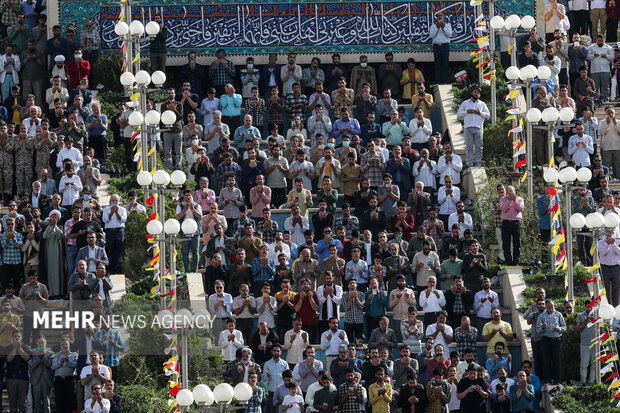 صلاة عيد الفطر بإمامة قائد الثورة