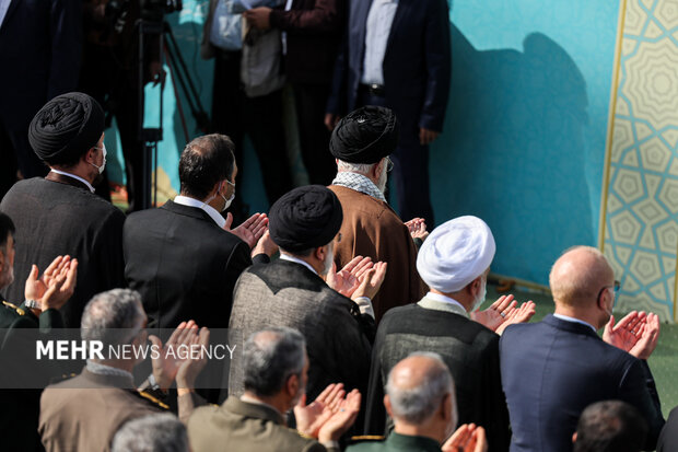 صلاة عيد الفطر بإمامة قائد الثورة