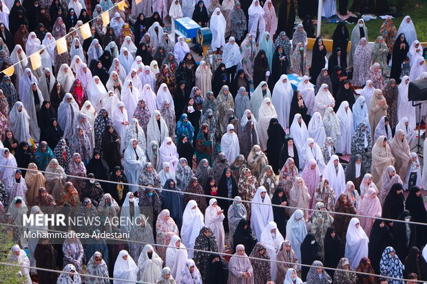 برگزاری نماز عید فطر در حسینیه امام خمینی همدان