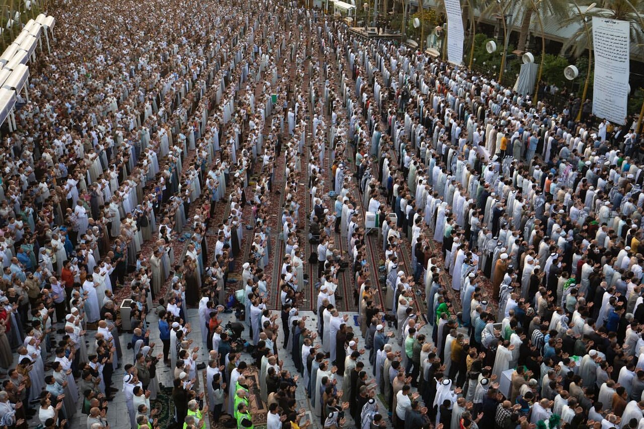 نماز عیدفطر در بینالحرمین برگزار شد