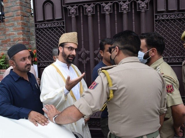 کشمیر میں بھارتی فوج نے تاریخی جامع مسجد میں نمازعید سے روک دیا