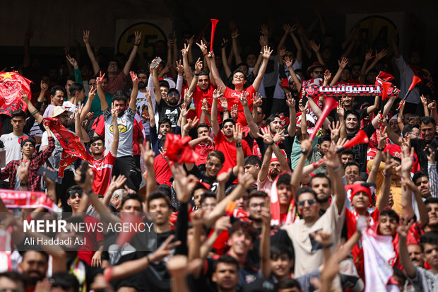حضور تاج و عمانی‌ها در ورزشگاه/ حسینی به سرنوشت بیرانوند دچار شد!