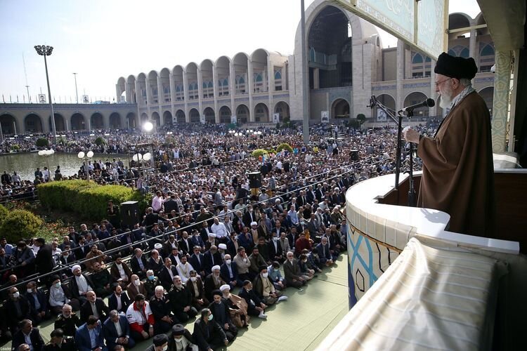 Ayatollah Khamenei leads huge Eid al-Fitr Prayer