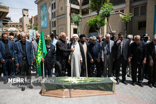 مراسم تشییع پیکر عباس براتی‌پور شاعر آئینی صبح روز دوشنبه ۴ اردیبهشت ۱۴۰۲ با حضور مسئولان و جمعی از علاقمندان به این شاعر پیشکسوت انقلاب در حوزه هنری انقلاب اسلامی برگزار شد