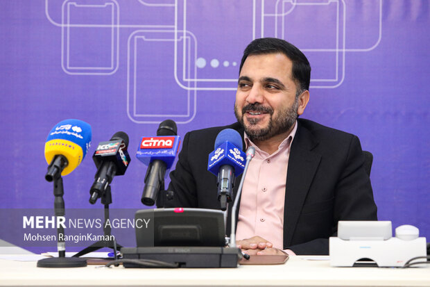  عیسی زارع‌پور وزیر ارتباطات و فناوری اطلاعات در  مراسم رونمایی از اتصال متقابل پیام رسان‌های ایرانی حضور دارد