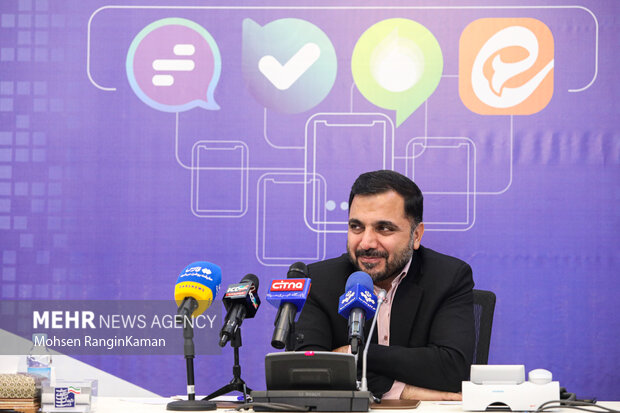  عیسی زارع‌پور وزیر ارتباطات و فناوری اطلاعات در  مراسم رونمایی از اتصال متقابل پیام رسان‌های ایرانی حضور دارد