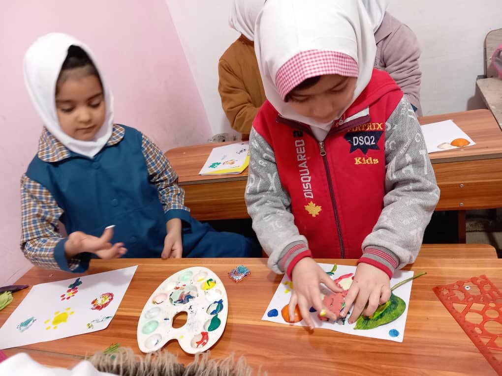 الفبای درد در مدارس خودگردان/ تحصیل کودکان مهاجر لنگ مجوز و مدرسه