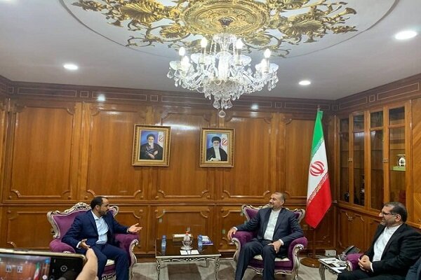 Emir Abdullahiyan ve Ensarullah Sözcüsü arasında Yemen görüşmesi Emir Abdullahiyan ve Ensarullah Sözcüsü arasında Yemen görüşmesi