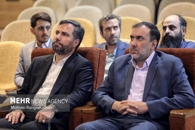 محمد شیخان از اعضای هیأت مدیره گروه رسانه‌ای مهر در مراسم تکریم و معارفه مدیرعامل خبرگزاری مهر حضور دارد