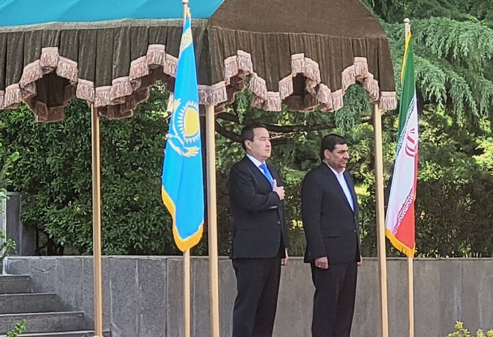 آیین استقبال رسمی از نخست وزیر قزاقستان برگزار شد