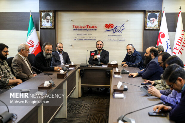 محمدمهدی رحمتی مدیرعامل جدید گروه رسانه ای  مهر پس از آئین معارفه با مدیران و دبیران گروه رسانه ای مهر دیدار و گفتگو کرد