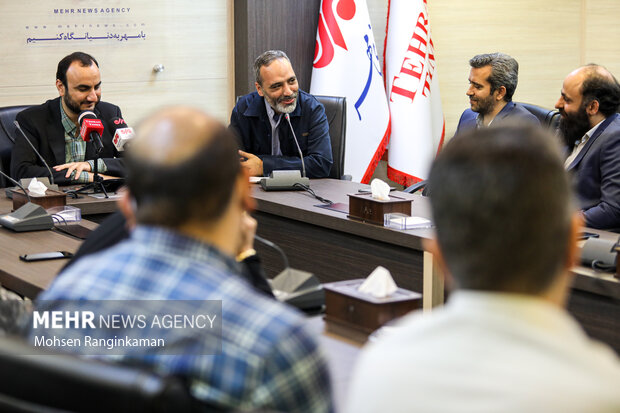 محمدمهدی رحمتی مدیرعامل جدید گروه رسانه ای  مهر پس از آئین معارفه با مدیزان و دبیران گروه رسانه ای مهر دیدار و گفتگو کرد