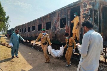 آتش سوزی در قطار مسافربری در جنوب پاکستان ۷ کشته برجای گذاشت