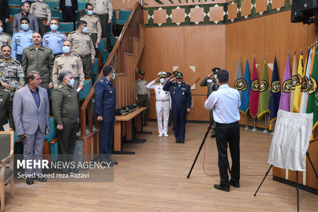  امیر سرتیپ خلبان عزیز نصیرزاده جانشین رئیس ستاد کل نیروهای مسلح در حال ورود به  محل برگزاری دومین همایش ملی جنگ ترکیبی است