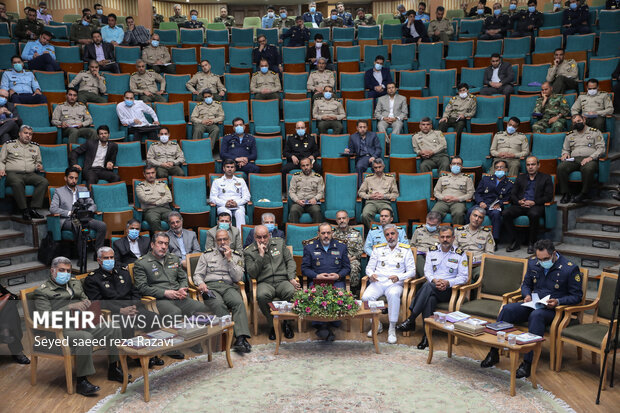 دومین همایش ملی جنگ ترکیبی صبح امروز پنج شنبه ۷ اردیبهشت ماه ۱۴۰۲ با حضور امیر سرتیپ خلبان عزیز نصیرزاده جانشین رئیس ستاد کل نیروهای مسلح در دانشگاه فرماندهی و ستاد ارتش (دافوس) برگزار شد