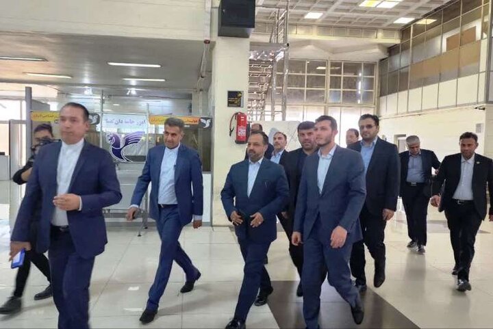 وزیر اقتصاد وارد خوزستان شد