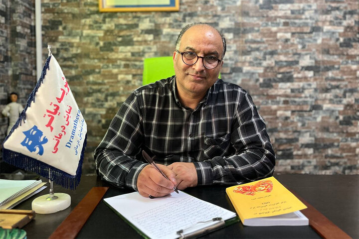 صحنه از «زندگی» وام میگیرد و زندگی از «صحنه» درس میآموزد صحنه از «زندگی» وام میگیرد و زندگی از «صحنه» درس میآموزد