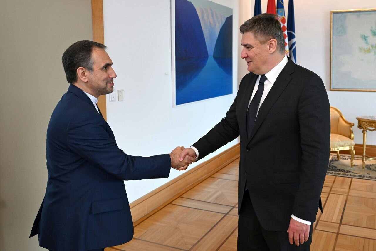 الرئيس الكرواتي يؤكد على تطوير العلاقات الودية مع إيران