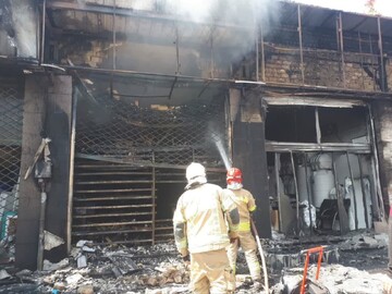 آتش‌سوزی در مغازه چینی و کریستال اصفهان / دختر ۱۷ ساله نجات یافت