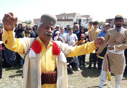 «رقص دستمال» در جشنواره بین‌المللی کوچ عشایر مغان