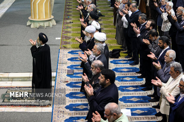 نماز عبادی - سیاسی جمعه تهران، ۸ اردیبهشت۱۴۰۲ به امامت حجت الاسلام حسن ابوترابی‌‌فرد امام جمعه موقت تهران در دانشگاه تهران برگزار شد