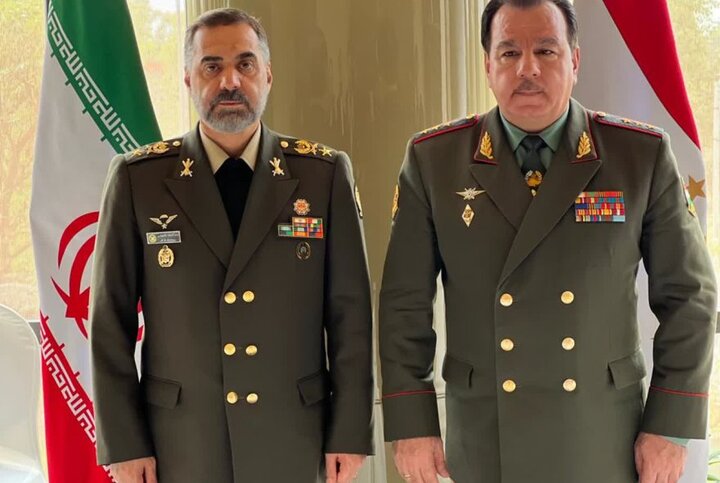 İran ve Tacikistan savunma bakanları görüştü İran ve Tacikistan savunma bakanları görüştü