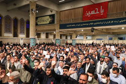 تقرير مصور... قائد الثورة الإسلامية يستقبل حشداً كبيراً من العمال