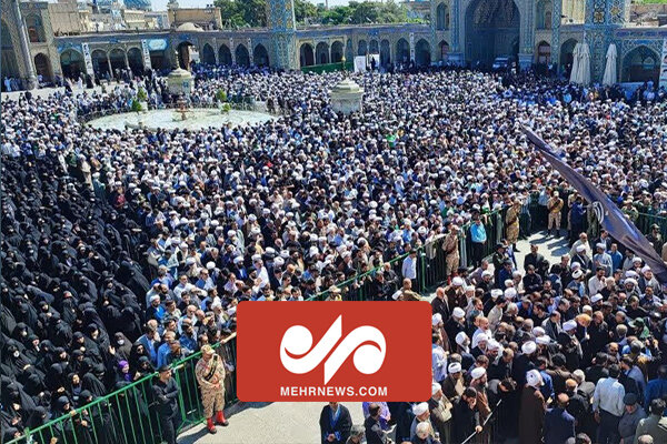 اقامه نماز آیت‌الله العظمی جوادی آملی بر پیکر آیت الله سلیمانی