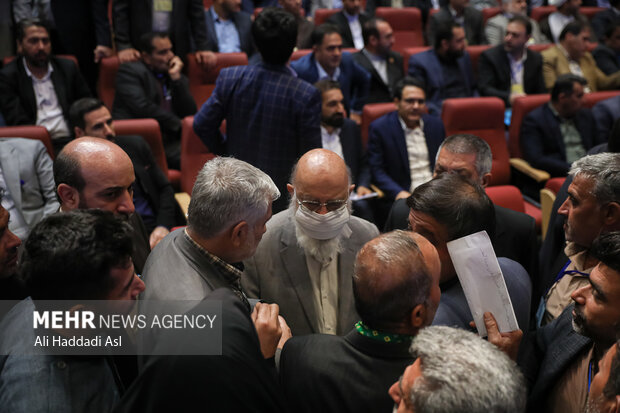 مهدی چمران رئیس شورای اسلامی شهر تهران در همایش ملی روز شوراها با حضور رئیس جمهور حضور دارد
