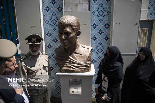 امیر سرتیپ محمد محمودی معاون اجرایی ارتش جمهوری اسلامی ایران در آئین رونمایی از سردیس شهدای ارتش حضور دارد