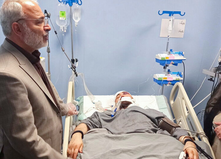 مدیر حوزههای علمیه از طلبه مضروب در قم عیادت کرد