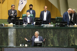 Iran parliament votes out industry minister