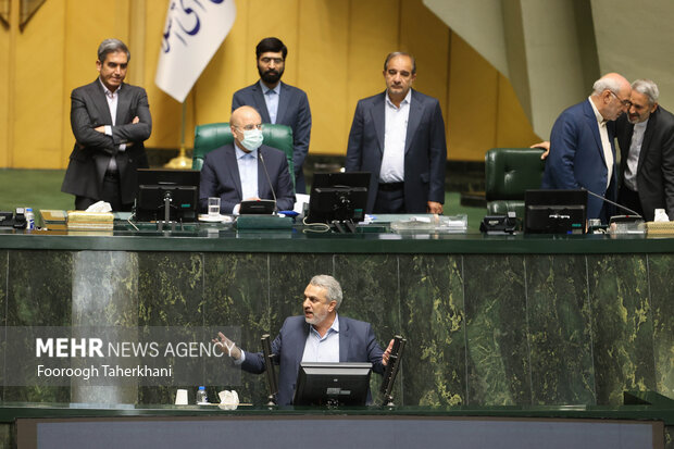 Impeaching session of Iranian Industry Min. in Parliament