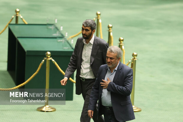 Impeaching session of Iranian Industry Min. in Parliament