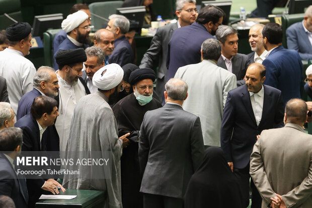 Impeaching session of Iranian Industry Min. in Parliament